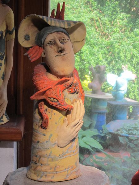 Kerámia szobor, női portré rókaprémmel